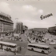 AK Essen, Bahnhofsvorplatz, Straßenbahn, Busse, deutscher Künstlerbund, gelaufen 1961