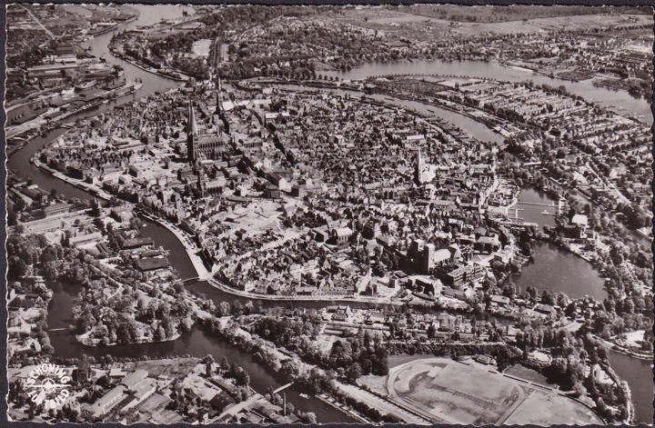 AK Lübeck, Fliegeraufnahme, Stadtansicht, ungelaufen