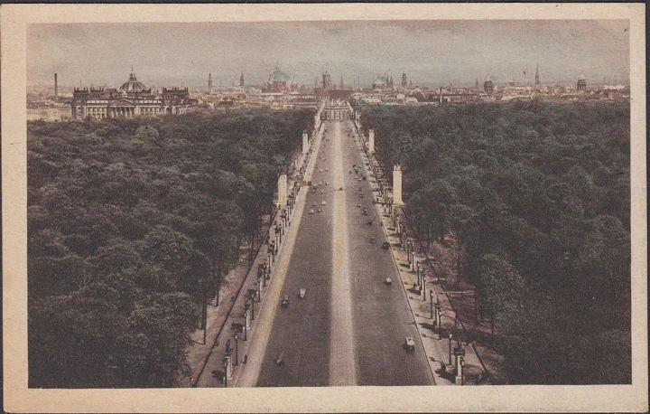 AK Berlin, Ostwest Achse, Blick auf die Türme der Stadt, ungelaufen-datiert 1949