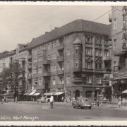 AK Berlin, Karl Marx Straße, Polizist, Schreibmaschinen, Raucherwaren, Apotheke, gelaufen 1963