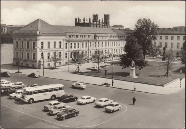 AK Berlin, Opernahsu, Reisebus, Autos, gelaufen 1964