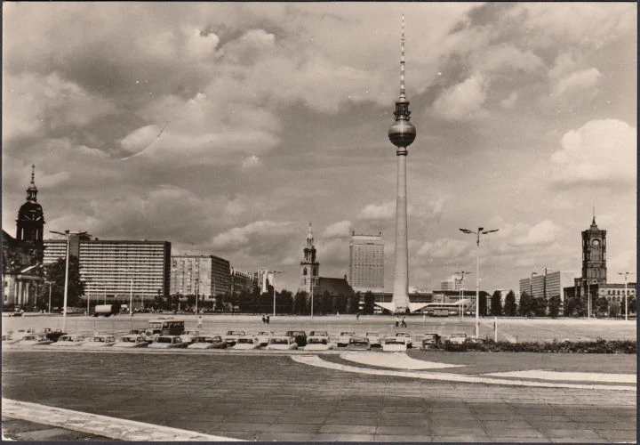 AK Berlin, Blick zum Fernseh und UKW Turm, gelaufen