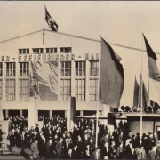 AK Berlin, Werner Seelenbinder Halle, Besucher, ungelaufen