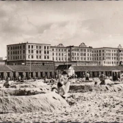 AK Borkum, Strand, Hotels, Badegäste, gelaufen 1960