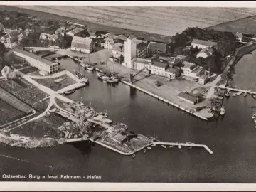 AK Burg auf Fehmarn, Fliegeraufnahme, Hafen, gelaufen 1953