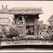 AK Saulgau? Festwagen, Trink Ziegenmilch warm und kalt dann wirst du 100 Jahre alt, Foto AK, ungelaufen