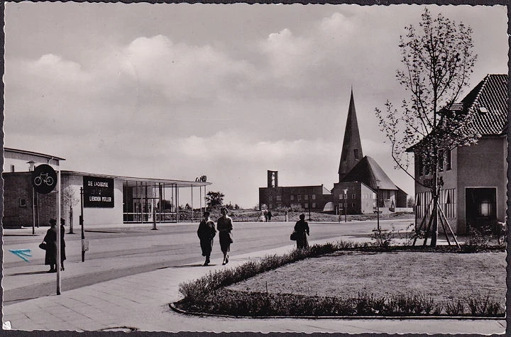 AK Wolfsburg, Kreuzkirche, Die Lachbombe, Lieschen Müller, gelaufen 195?