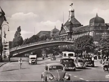 AK Düsseldorf, Aluminium Brücke, VW Käfer, Bezirks Regierung, gelaufen 1956