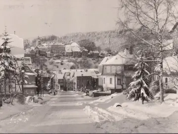 AK Bad Berleburg, Stadtansicht im Winter, gelaufen 1965