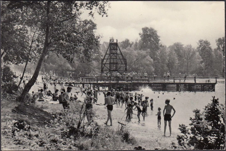 AK Neustrelitz, Badestrand am Glambecker See, gelaufen