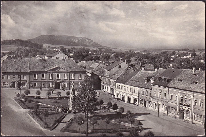 AK Sluknov, Rathaus, Marktplatz, Denkmal, gelaufen