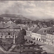 AK Sluknov, Rathaus, Marktplatz, Denkmal, gelaufen