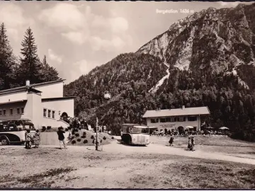 AK Ruhpolding, Rauschbergbahn, Talstation, Reisebusse, gelaufen 1955