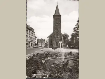 AK Heiligenhaus, Hauptstraße mit Kirche, Springbrunnen, ungelaufen