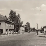 AK Hohen Neuendorf, Leninstraße, Farben und Tapeten Geschäft, gelaufen