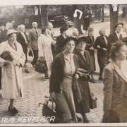 AK Gruss aus Kevelaer, Pilgergruppe zur Marienwallfahrt, Foto AK, ungelaufen