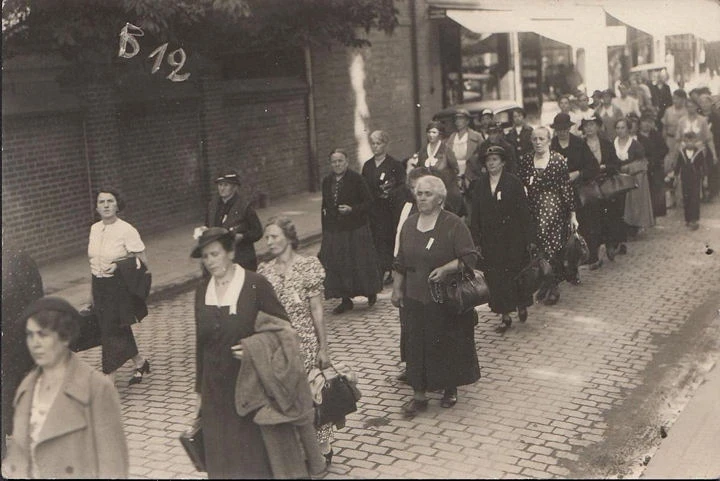 AK Kevelaer, Pilgergruppe zur Marienwallfahrt, Foto AK, ungelaufen