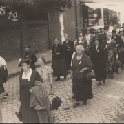 AK Kevelaer, Pilgergruppe zur Marienwallfahrt, Foto AK, ungelaufen