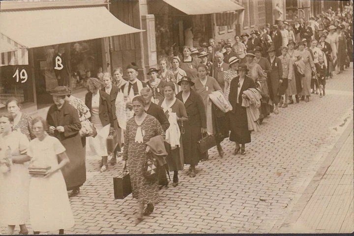 AK Kevelaer, Pilgergruppe zur Marienwallfahrt, Foto AK, ungelaufen