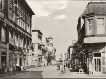 AK Forst, Cottbuser Straße, Straßenansicht, Geschäfte, ungelaufen-datiert 1976