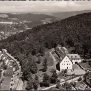 AK Siegen, Theodor Kessler Heim, Bahnpost, Fliegeraufnahme, gelaufen 1956