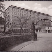 AK Leverkusen Wiesdorf, Verwaltungsgebäude der I.G.F, gelaufen 1954