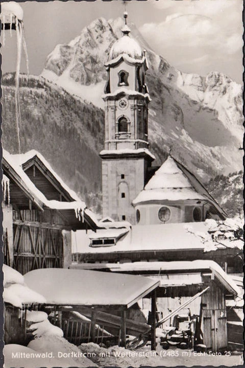 AK Mittenwald, Dorfkirche mit Wetterstein, gelaufen 1958