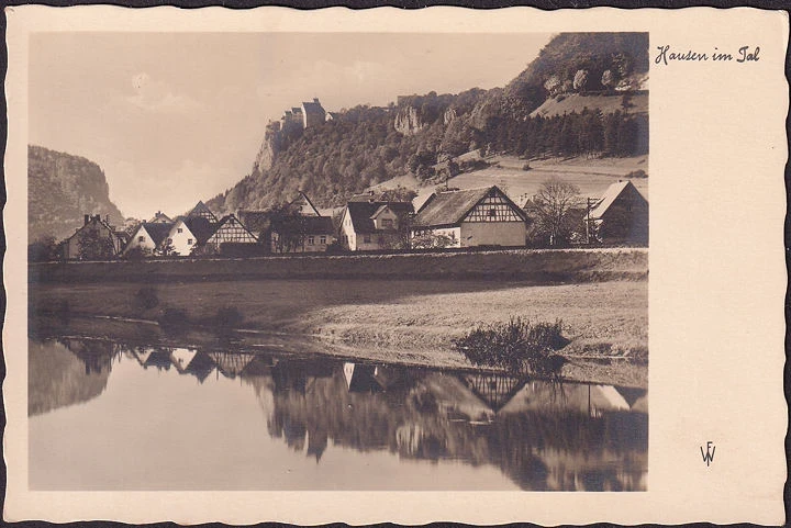 AK Hausen im Tal, Partie an der Donau, Häuser, Schloss Werenwag, ungelaufen