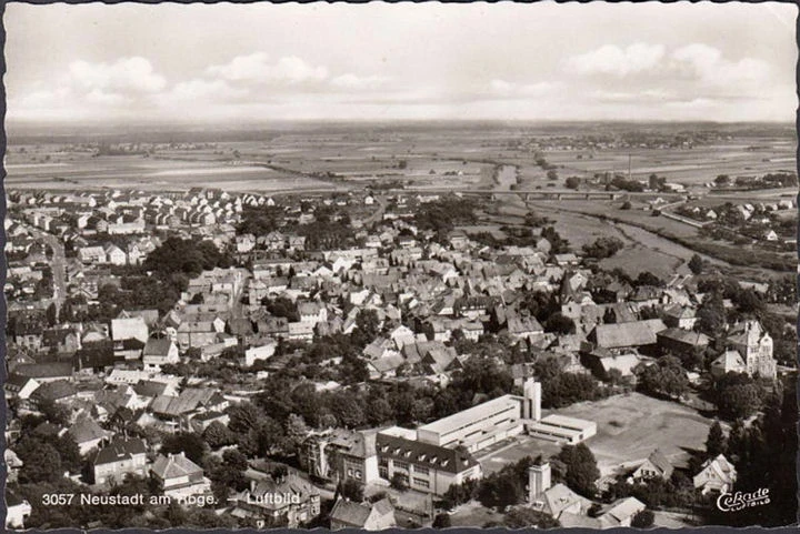 AK Neustadt am Rübenberge, Fliegeraufnahme, Stadtansicht, ungelaufen