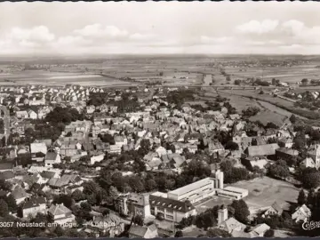 AK Neustadt am Rübenberge, Fliegeraufnahme, Stadtansicht, ungelaufen