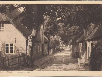 AK Föhr, Dorfstraße, Reetdachhäuser, ungelaufen