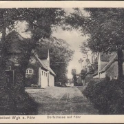 AK Wyk auf Föhr, Dorfstraße auf Föhr, Reetdachhäuser, gelaufen 1925