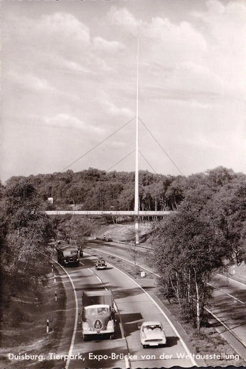 AK Duisburg Tiergarten, Expo Brücke von der Weltausstellung, Lastwagen, Auto, ungelaufen