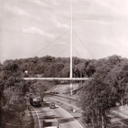 AK Duisburg Tiergarten, Expo Brücke von der Weltausstellung, Lastwagen, Auto, ungelaufen