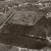 AK Aschbach, Fliegeraufnahme, Schule, Kirche, Weiher, gelaufen 1982