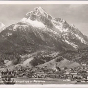 AK Mittenwald, Stadtansicht, Wettersteingebirge und Alpspitze, ungelaufen