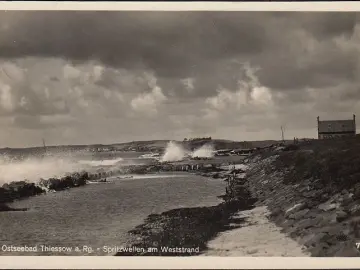 AK Thiessow, Spritzwellen am Weststrand, gelaufen 1935