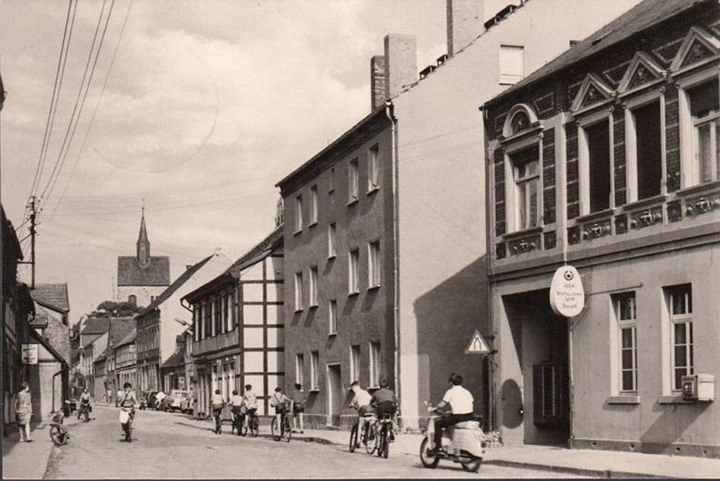 AK Bismark, Breite Straße, Brutmaschinenfabrik, gelaufen 1975