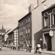 AK Bismark, Breite Straße, Brutmaschinenfabrik, gelaufen 1975