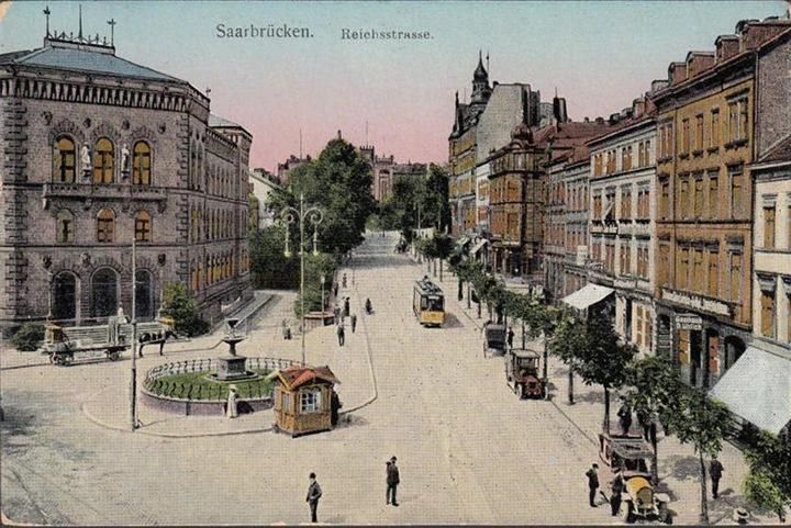 AK Saarbrücken, Reichsstraße, Gasthaus Ulrich, Reflex Fenster, Straßenbahn, gelaufen 1912