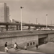 AK Halle (Saale), Hochstraße am Ernst Thälmann Platz, Straßenbahn, ungelaufen