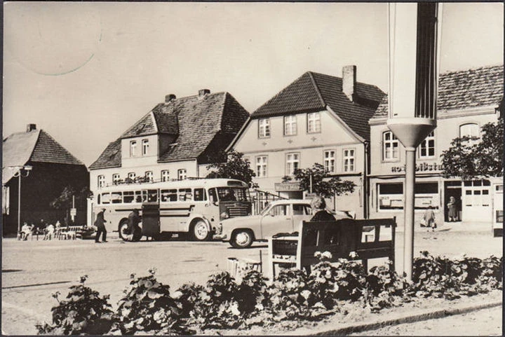 AK Crivitz, Marktplatz, Reisebus, HO Geschäft, gelaufen 1971