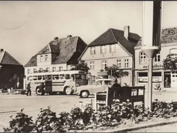 AK Crivitz, Marktplatz, Reisebus, HO Geschäft, gelaufen 1971