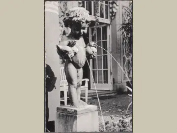 AK Bad Kissingen, Brunnenfigur im Schmuckhof, gelaufen 1961