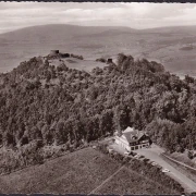 AK Melsungen, Burg Heiligenberg, Hotel und Restaurant, Fliegeraufnahme, gelaufen 1957