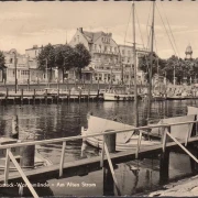 AK Warnemünde, Am Alten Strom, Bootsanleger, Boote, gelaufen 1962