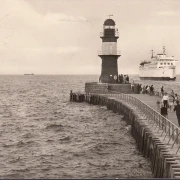 AK Warnemünde, Fährschiff Warnemünde von der Molenspitze, gelaufen 1975