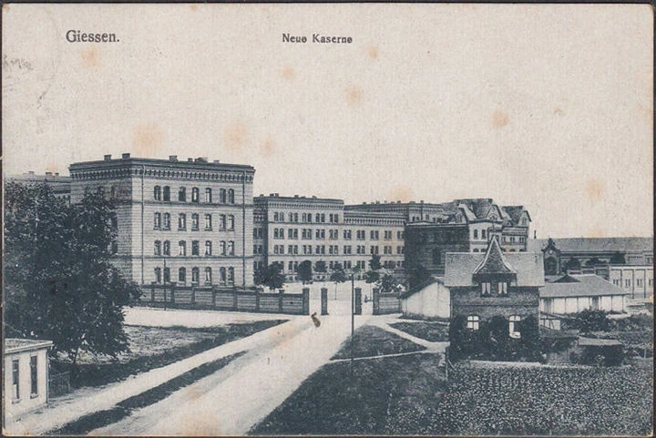 AK Giessen, Neue Kaserne, gelaufen 1919