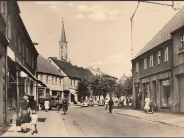 AK Fürstenberg, Geschäft Richard Tellner, Konsum Schuhwaren, Straßenansicht, gelaufen 1962