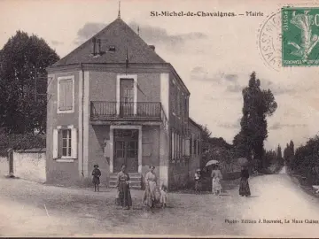 CPA Saint Michel de Chavaignes, Mairie, circule